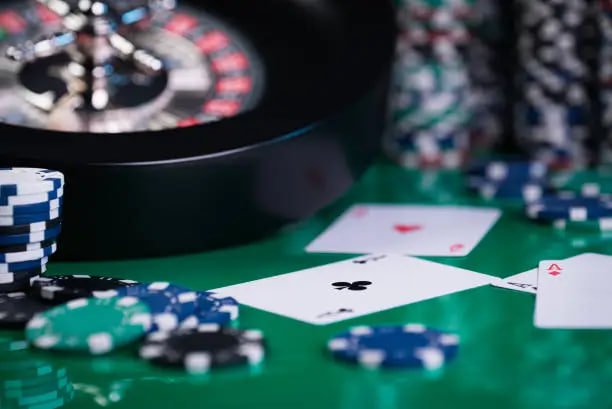 Trò chơi casino trực tiếp cùng các dealer chuyên nghiệp và giao diện tiếng Việt
